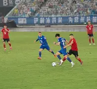 浙江队的年轻球员在比赛中崭露头角的是谁